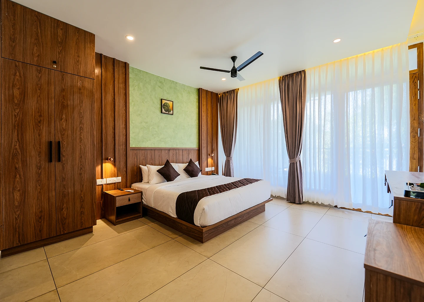 The lake view presidential suite malankara palace lake view resort thodupuzha kudayathoor (2)