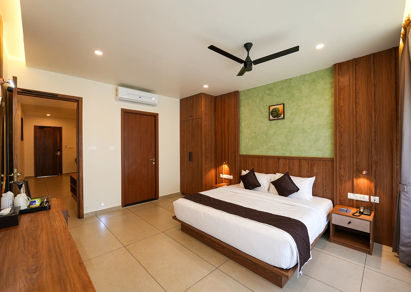 The lake view presidential suite malankara palace lake view resort thodupuzha kudayathoor (3)