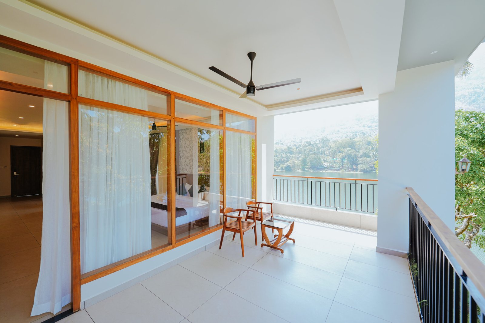 the lake view royal suite 3